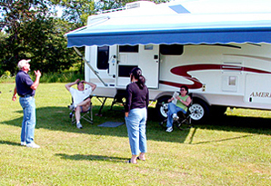 What’s this!!?? Jerry Lemar demonstrates something important to new owners and shoppers from all over the US – and Canada.